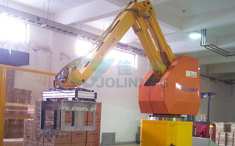 自動(dòng)碼垛機(jī)器人